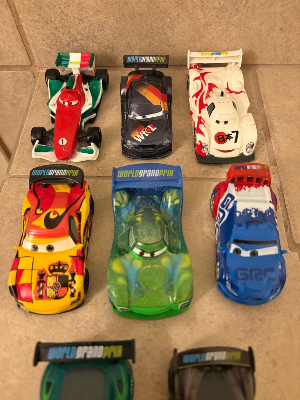 8 Disney Cars Racers - Picture 2 of 3